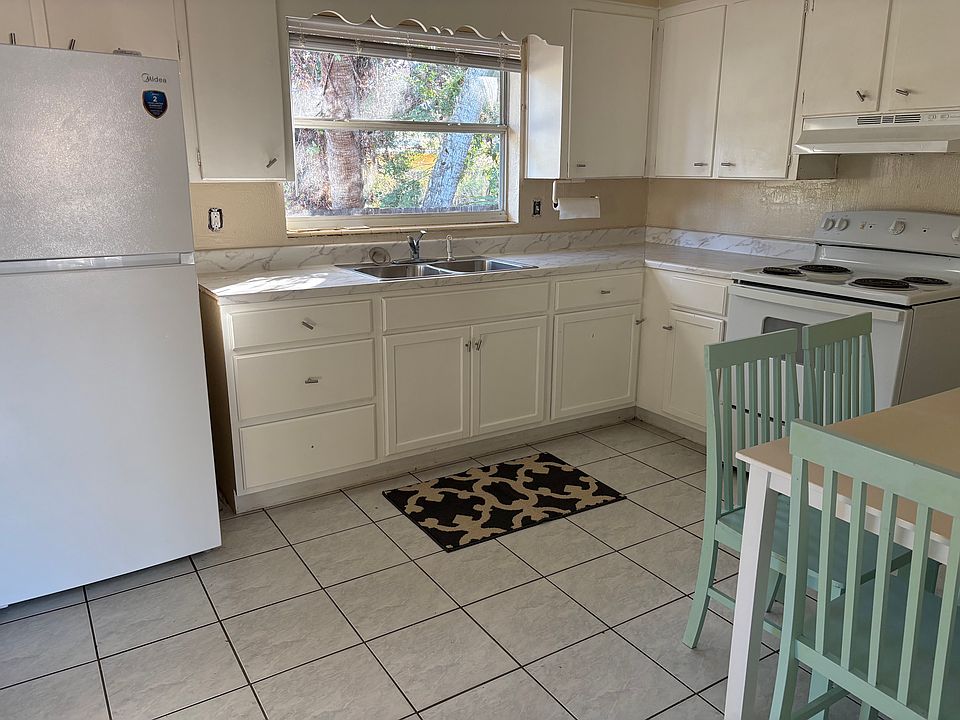 2nd image of 1560 20th St