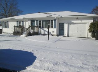 135 Dellawanda Rd, Swansea, MA 02777