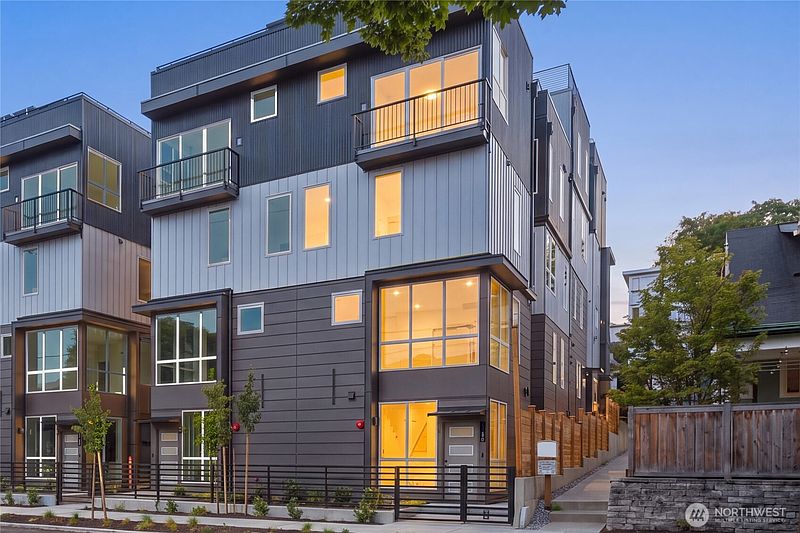 2nd image of 2328 Franklin Avenue E #D