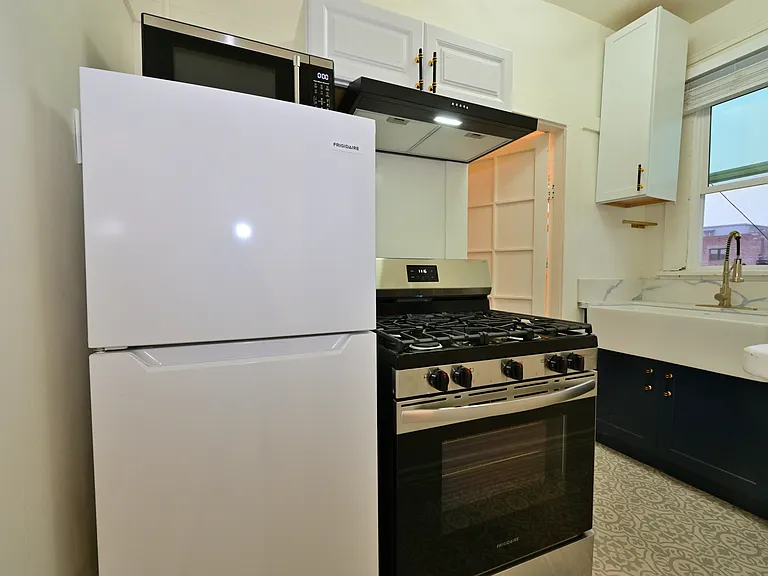 fully upgraded kitchen with microwave, SS gas range and vent hood