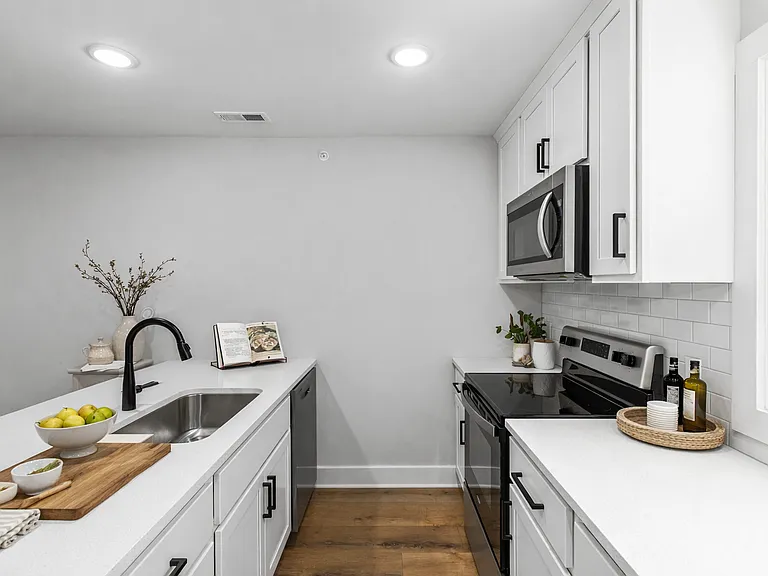 960 Diamond Ave NE #3 — Photo 4