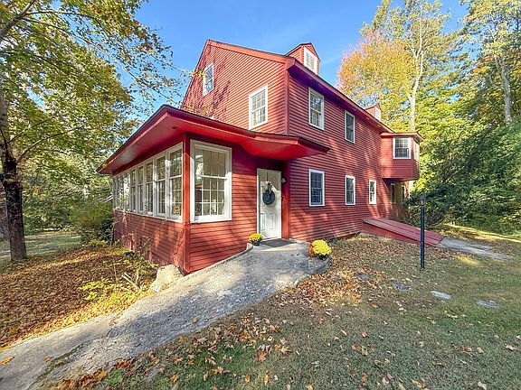 3rd image of 102 Concord Rd