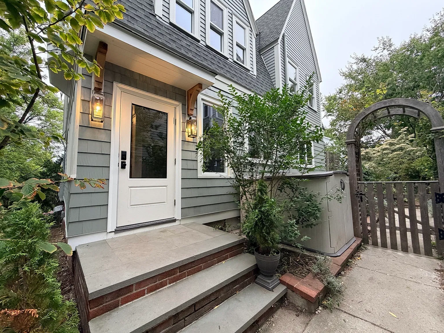 3 bed, 2.0 bath, 1745 sqft, $4,200 — Photo 1