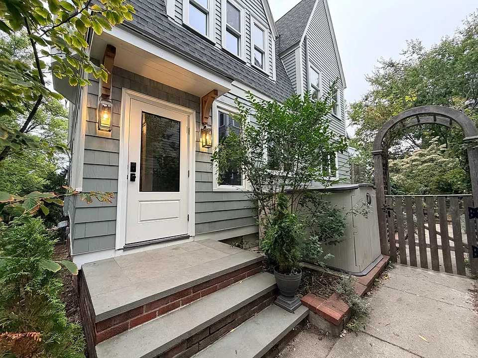38 Harvard St #2