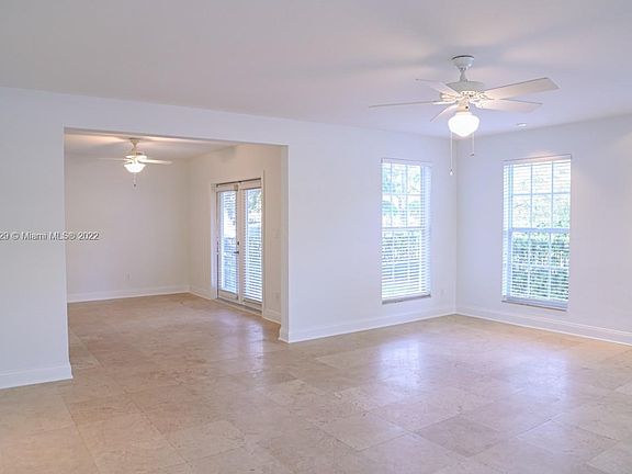4th image of 501 Menendez Ave #0