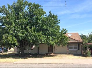 2110 W 11th St, Plainview, TX 79072