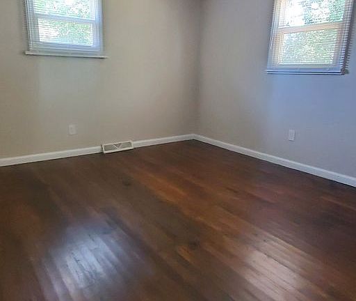 5th image of 14 Highland Ave SW