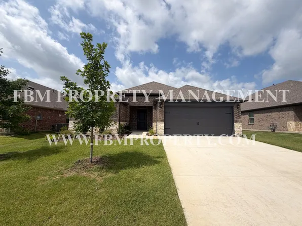 329 Thoroughbred St, Waxahachie, TX 75165