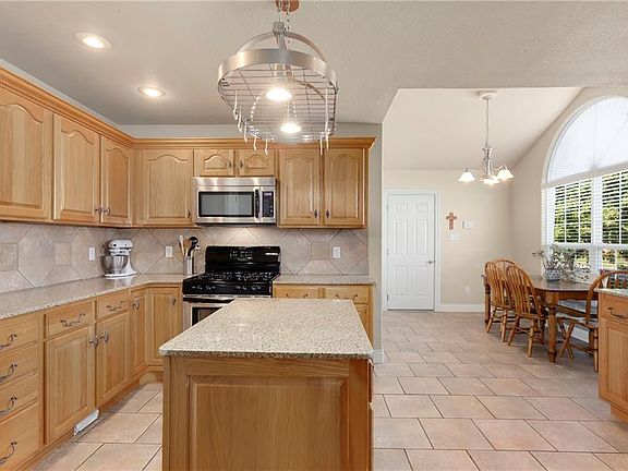 4th image of 11168 Bear Dr