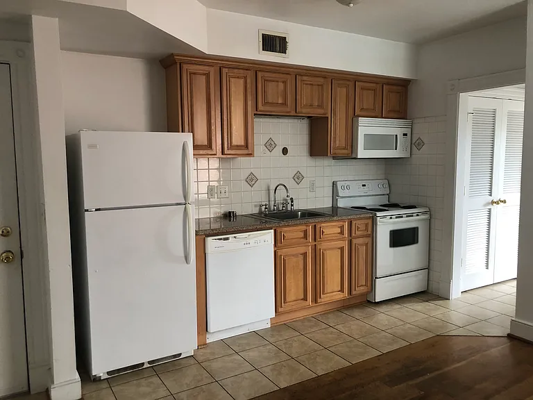 823 Bowe St #B — Photo 1