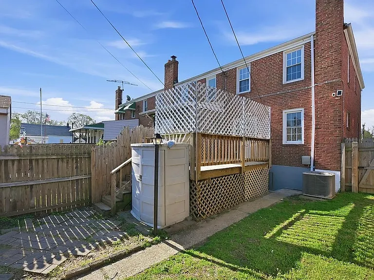 308 Georgia Ave NE — Photo 4