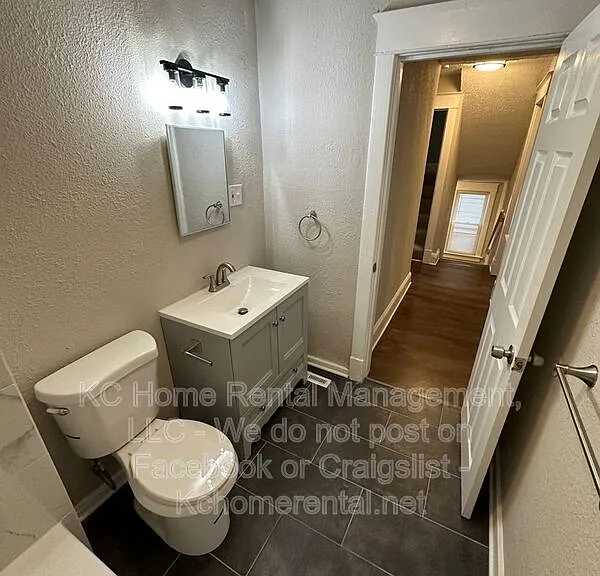 3016 E 32nd St — Photo 30