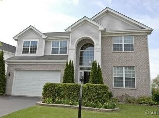 17 Prairie Pointe Ln, Streamwood, IL 60107