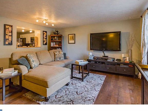 2nd image of 27 Dorchester Cir