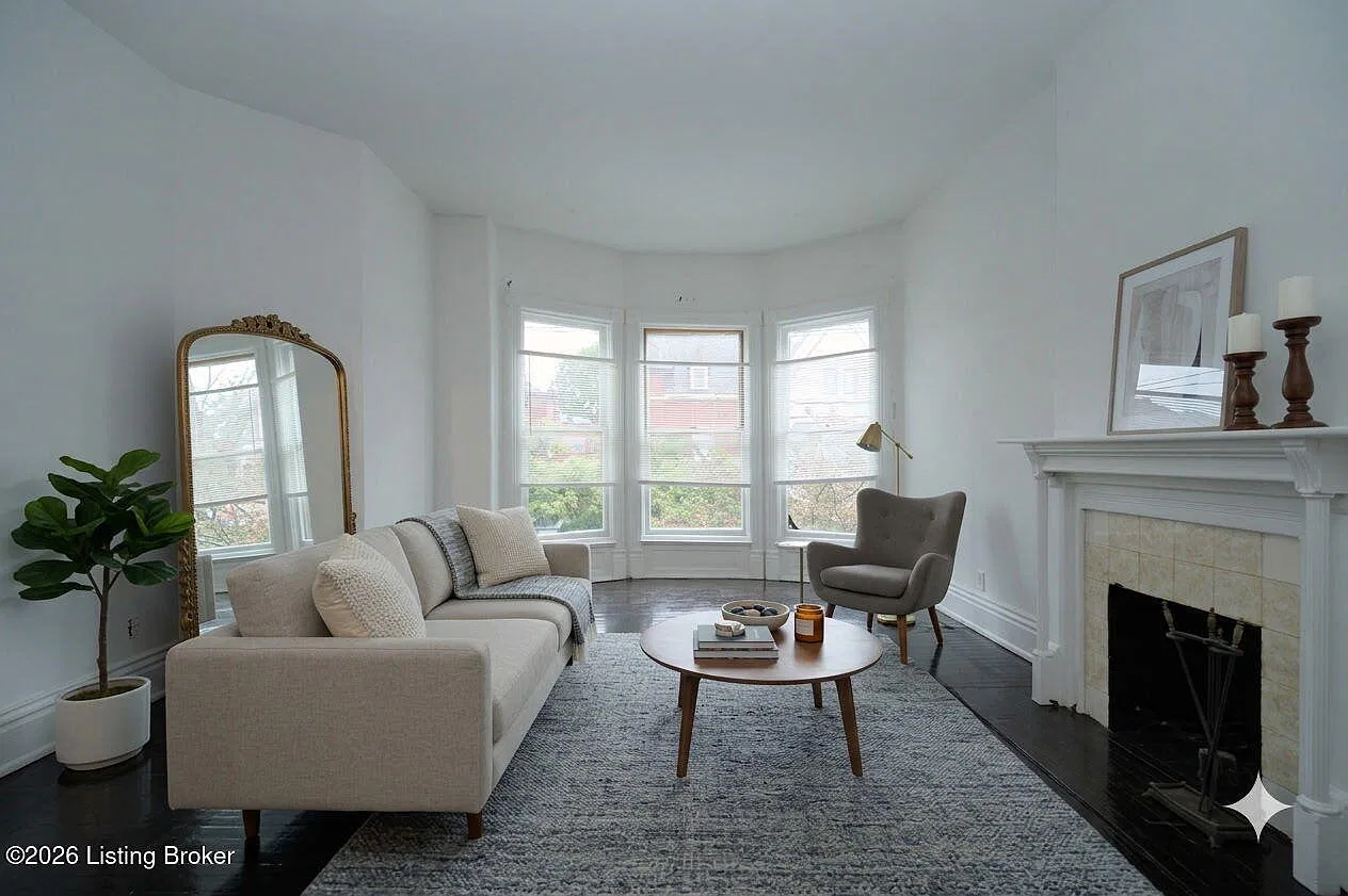 226 W Burnett Ave — Photo 1