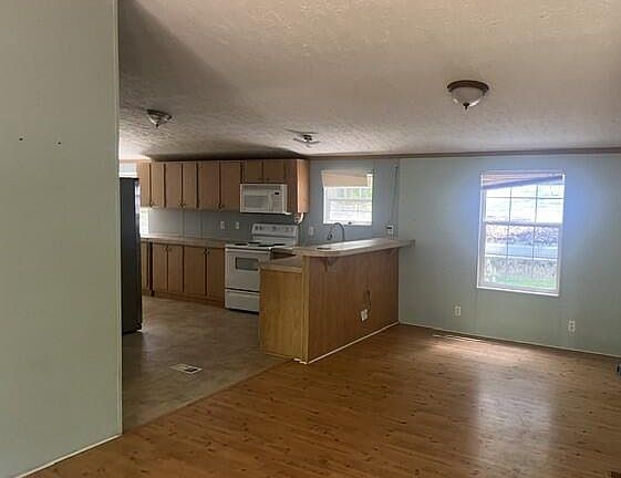2nd image of 125 Ball Ln