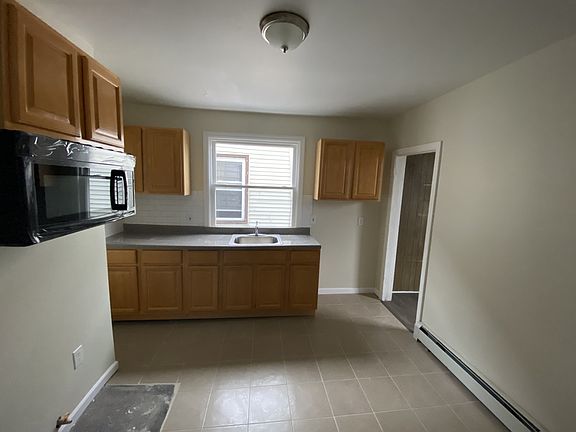 4th image of 287 S 11th St Floor 2
