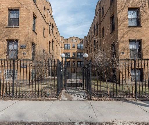2nd image of 5945 N Paulina St #1328