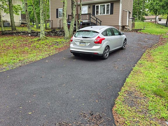 2nd image of 2114 Lakeview Rd