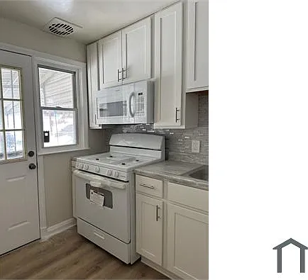 4304 Roberton Ave — Photo 7