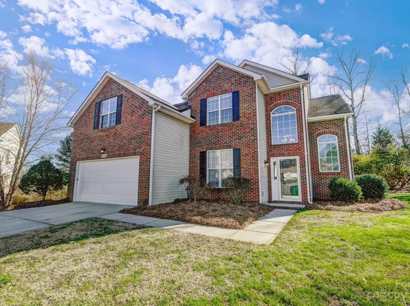 8100 Laurel Run Dr, Charlotte, NC 28269