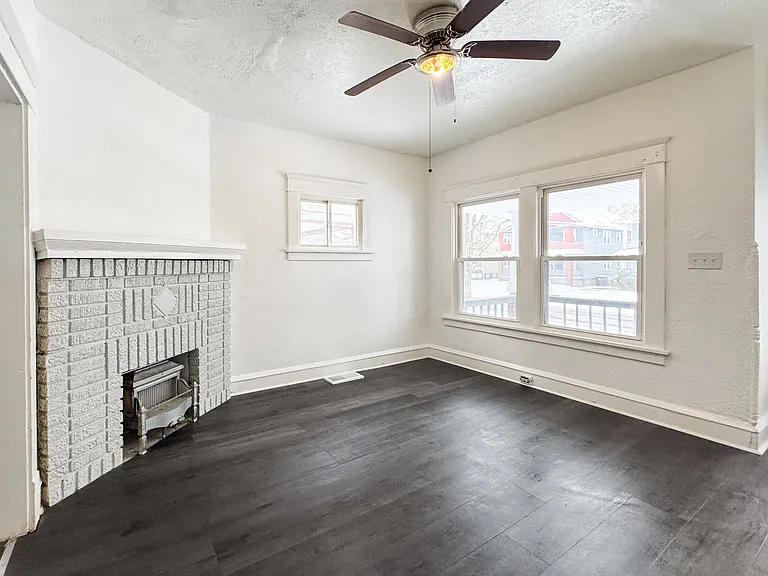 3 bed, 1.0 bath, 1200 sqft, $1,300 — Photo 7
