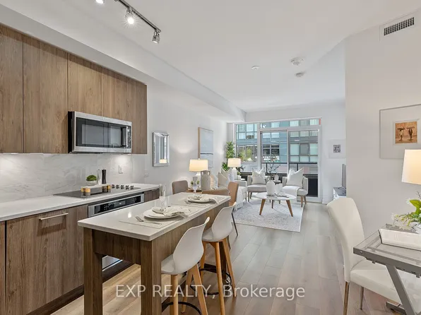 38 Iannuzzi St #330, Toronto, ON M5V 0A2