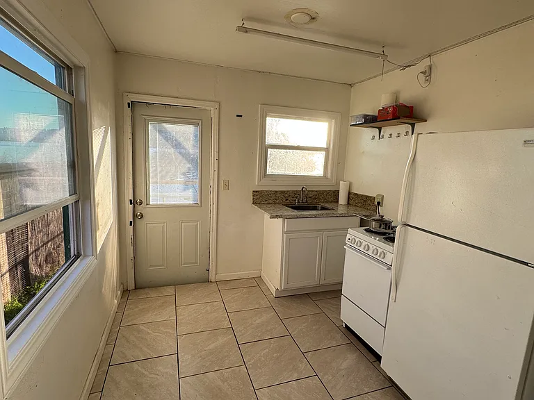 14511 Lakeshore Dr #4 — Photo 5