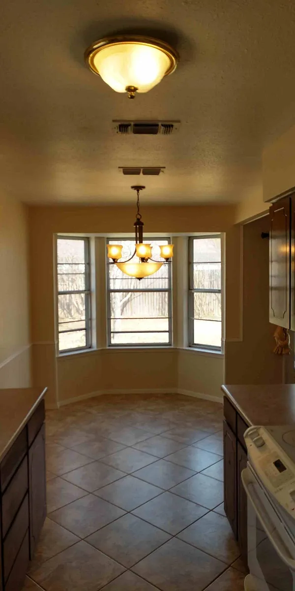 Building Photo - 6317 Sunnybrook Dr