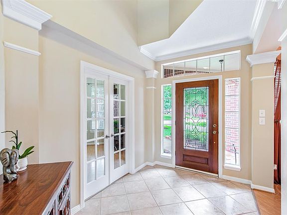 As you enter the property you will immediately appreciate how light and bright it is as well as the neutral color pallet throughout.