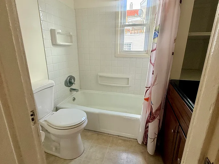 61 Laurel St #1 — Photo 6