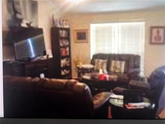 4th image of 2909 Essex Ave