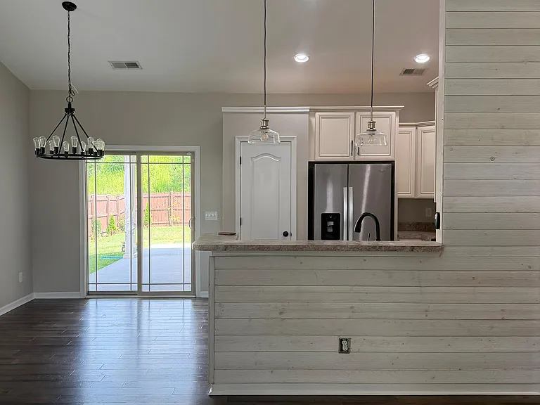 130 Caledonia Dr — Photo 10