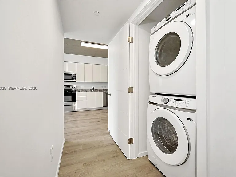 475 NE 125 N #504 — Photo 10