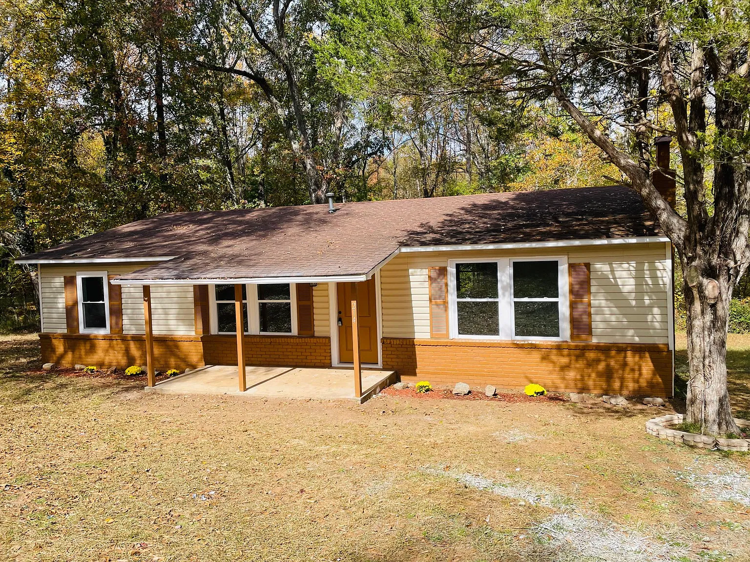 3 bed, 1300 sqft, $1,400 — Photo 1