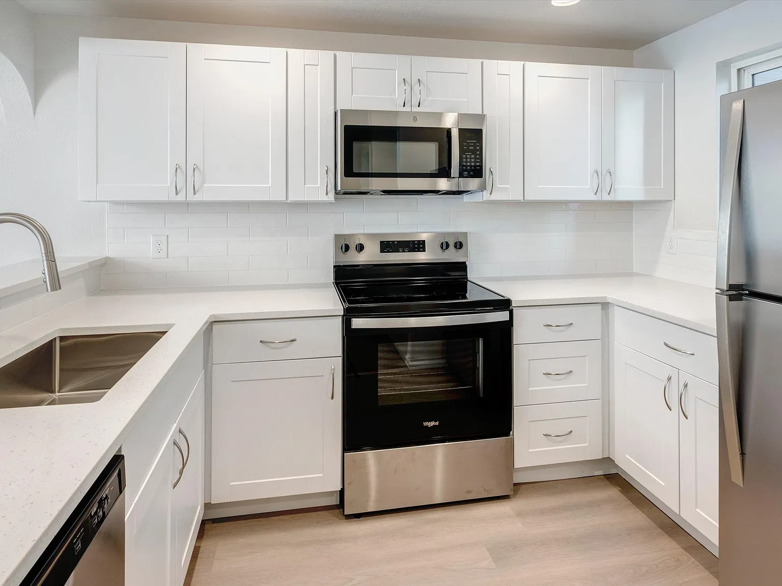 12740 NE 10th Pl — Photo 4