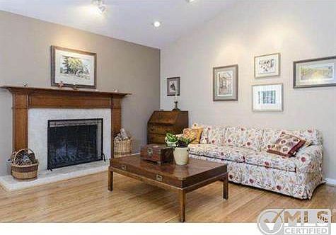 3rd image of 5713 Ostin Ave