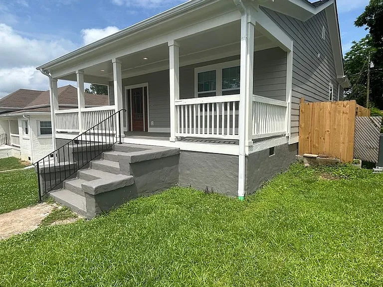 325 N Dean St — Photo 1