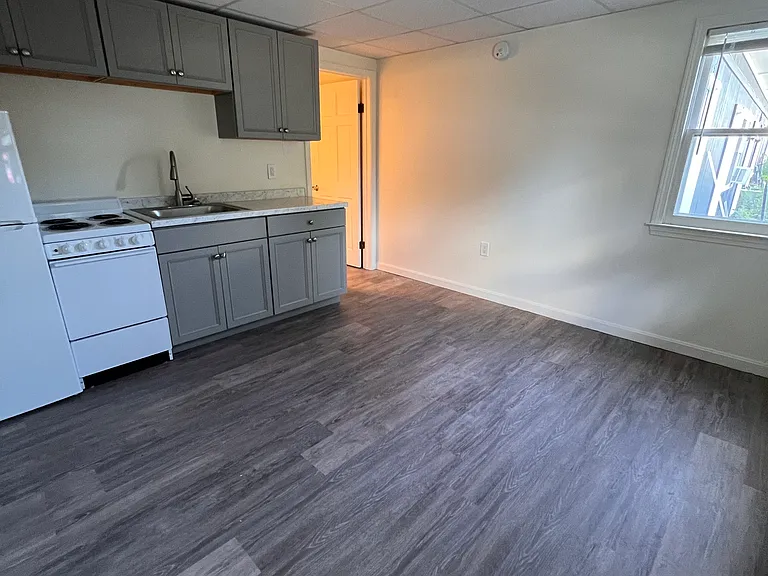 2 Melvin Ave — Photo 3
