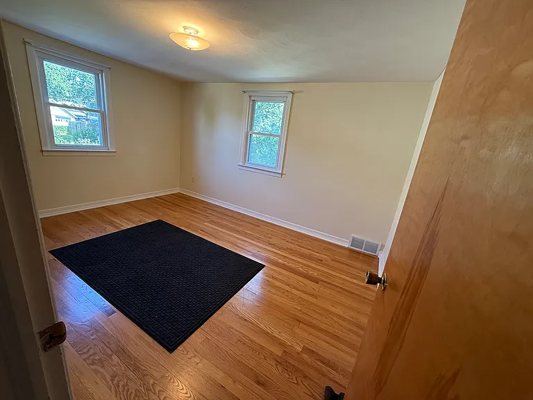 222 Lillian Ave — Photo 4