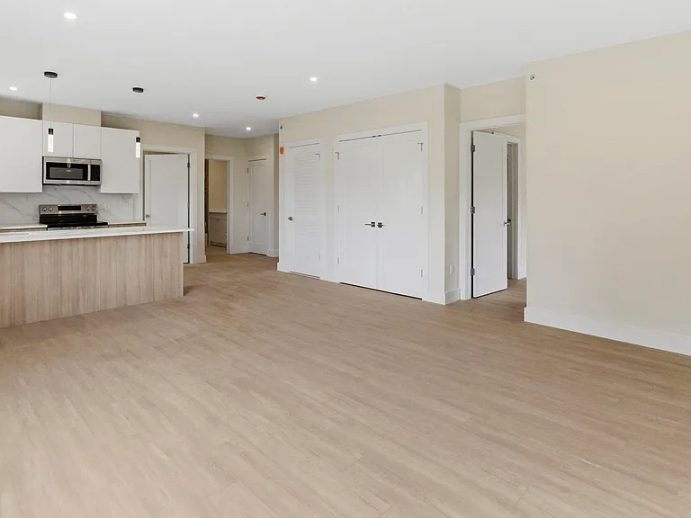 850 Broad Ave #C — Photo 5