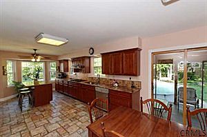 5th image of 14 Veeder Dr