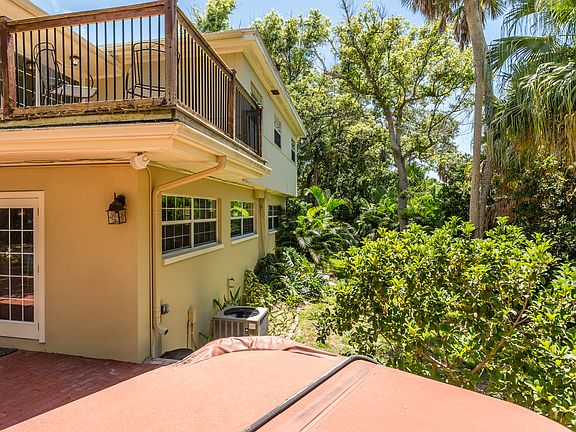 5th image of 250 S Garden Cir