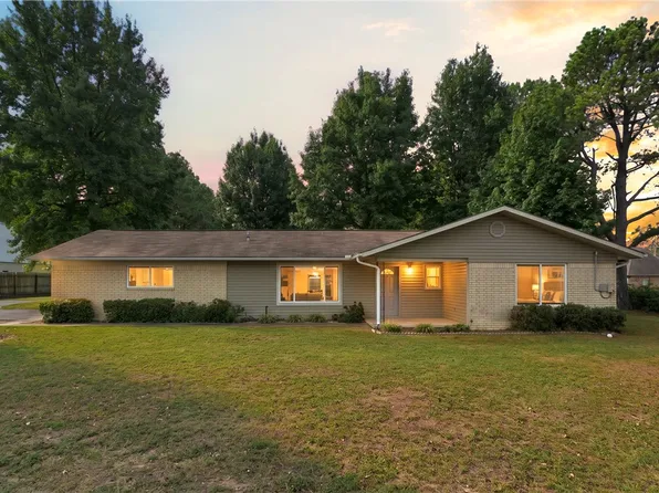 179 W Morris Ave, Springdale, AR 72764