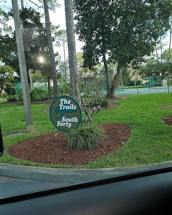 Entrance to pool and tennis.