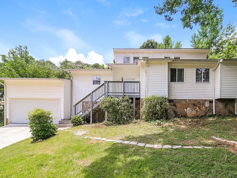 9227 Chestnut Lake Dr — Photo 1