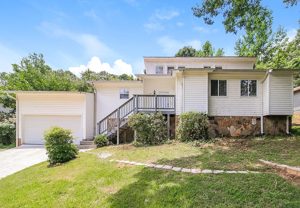 9227 Chestnut Lake Dr