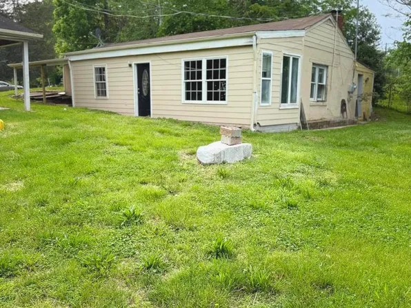 7421 Lake Dr, Manassas, VA 20111