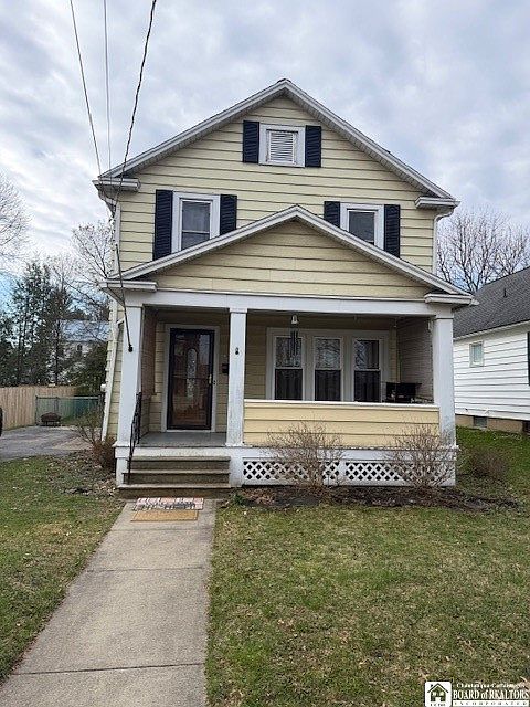 1st image of 321 Superior St