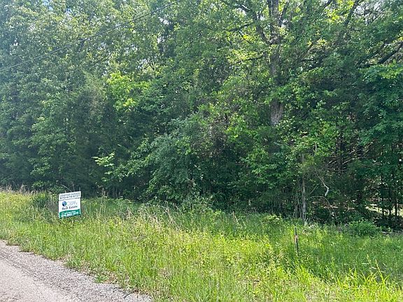 3rd image of Wyandotte Dr